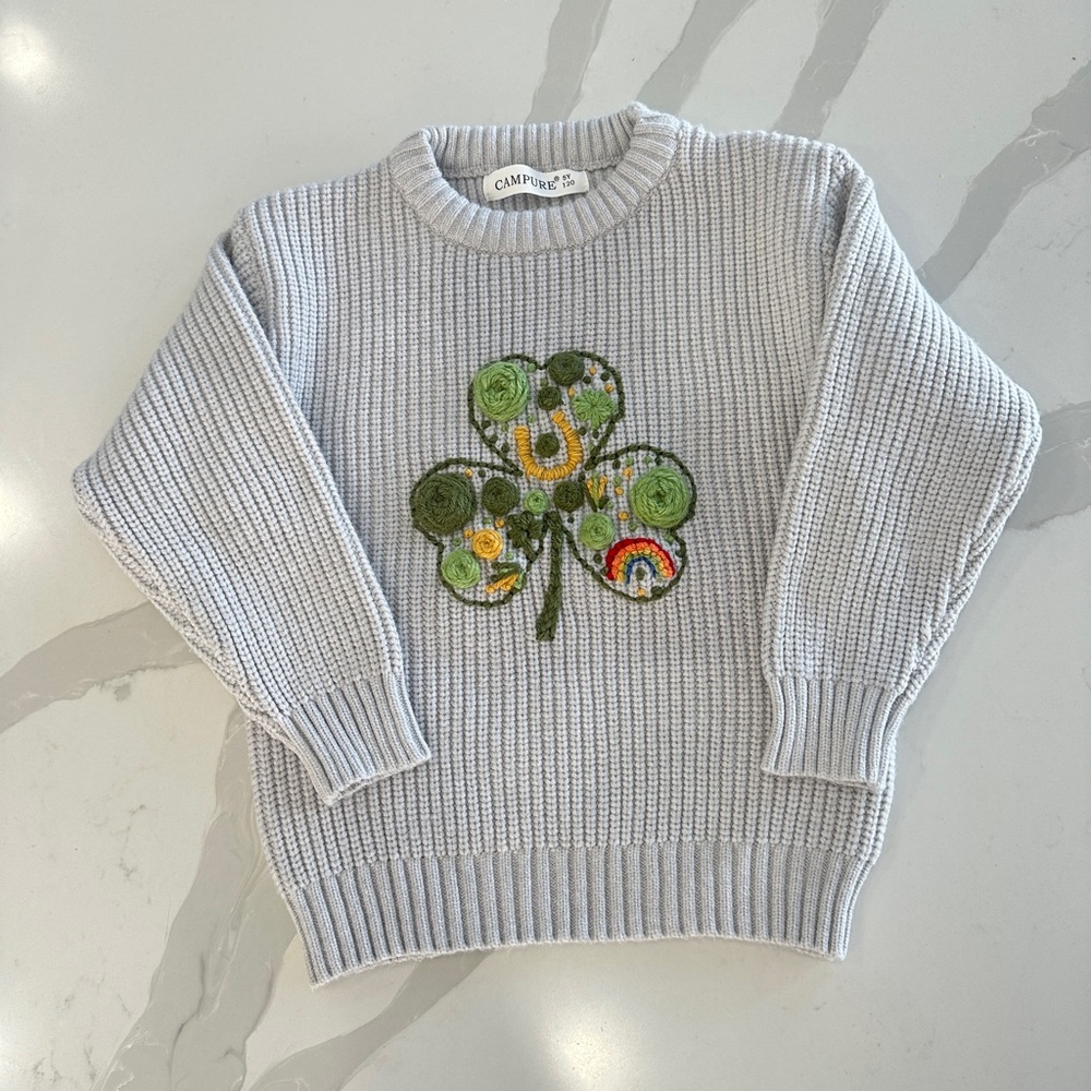 Irish Shamrock Iconic Hand-embroidered Gray Chunky Sweater size 5 (120)